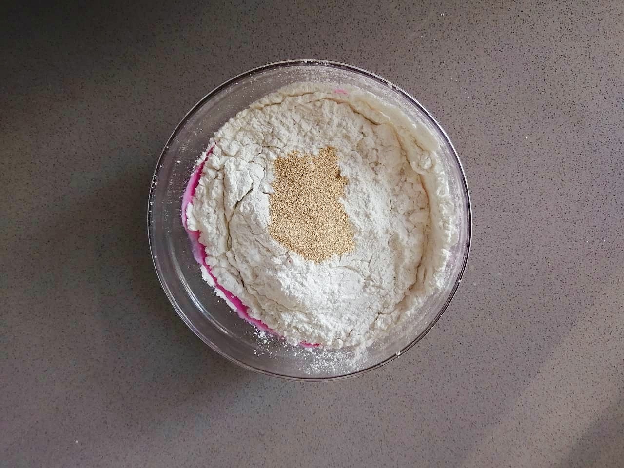 不揉面不醒面，香甜松軟的火龍果蒸糕的做法-甜味蒸菜譜