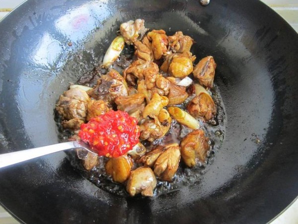 墨魚干燒雞的做法-家常味燒菜譜-易網(wǎng)健康養(yǎng)生網(wǎng) 墨魚干燒雞的做法-家常味燒菜譜