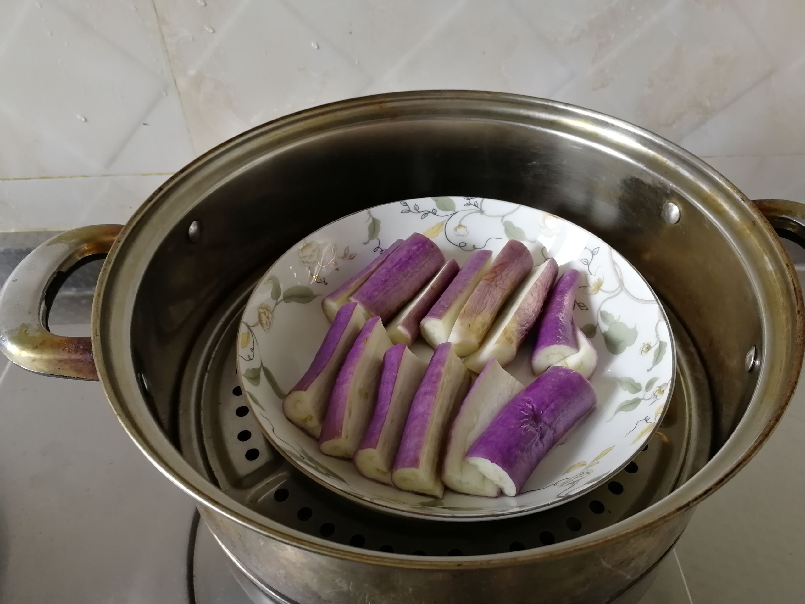 油淋茄子的做法-咸鮮味蒸菜譜