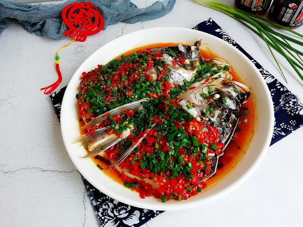 鴻運當頭 剁椒魚頭的做法-香辣味蒸菜譜-易網健康養生網 鴻運當頭 剁椒魚頭的做法-香辣味蒸菜譜