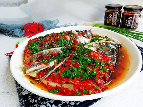 鴻運當頭 剁椒魚頭的做法-香辣味蒸菜譜-易網健康養生網 鴻運當頭 剁椒魚頭的做法-香辣味蒸菜譜
