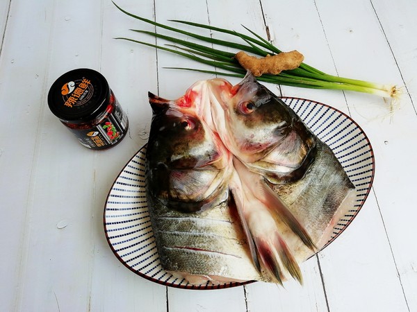 鴻運當頭 剁椒魚頭的做法-香辣味蒸菜譜-易網<a href=http://www.aoa7937.com/ target=_blank class=infotextkey>健康養生</a>網 鴻運當頭 剁椒魚頭的做法-香辣味蒸菜譜