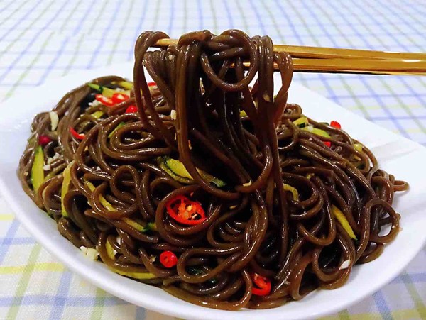 麻辣蕨根粉的做法-麻辣味拌菜譜-易網健康養生網 麻辣蕨根粉的做法-麻辣味拌菜譜