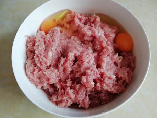 金針南瓜豬肉餡餃子的做法-家常味煮菜譜-易網(wǎng)健康養(yǎng)生網(wǎng) 金針南瓜豬肉餡餃子的做法-家常味煮菜譜