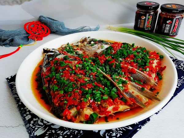鴻運當頭 剁椒魚頭的做法-香辣味蒸菜譜-易網健康養生網 鴻運當頭 剁椒魚頭的做法-香辣味蒸菜譜