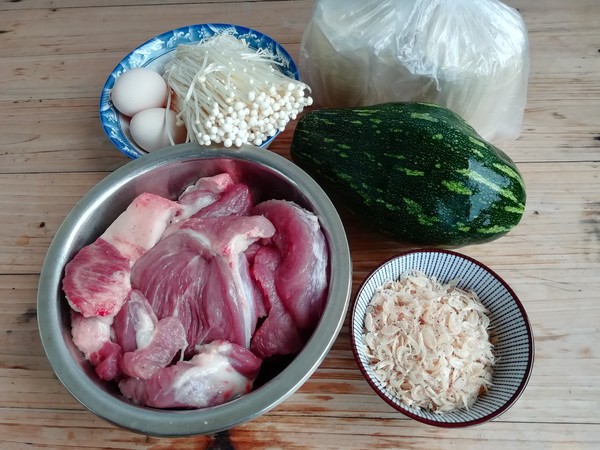 金針南瓜豬肉餡餃子的做法-家常味煮菜譜-易網(wǎng)<a href=http://www.aoa7937.com/ target=_blank class=infotextkey>健康養(yǎng)生</a>網(wǎng) 金針南瓜豬肉餡餃子的做法-家常味煮菜譜