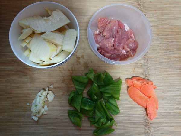 冬筍炒肉的做法-家常味炒菜譜-易網(wǎng)<a href=http://www.aoa7937.com/ target=_blank class=infotextkey>健康養(yǎng)生</a>網(wǎng) 冬筍炒肉的做法-家常味炒菜譜