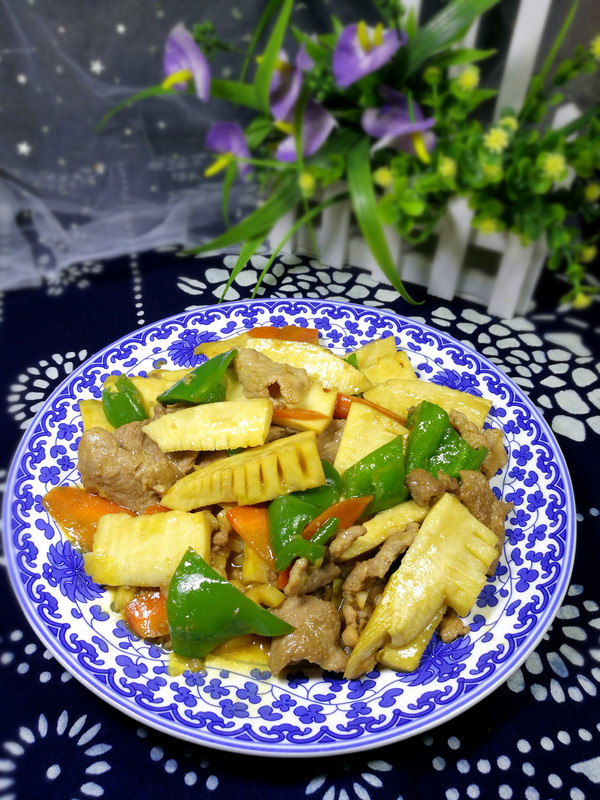 冬筍炒肉的做法-家常味炒菜譜-易網(wǎng)健康養(yǎng)生網(wǎng) 冬筍炒肉的做法-家常味炒菜譜