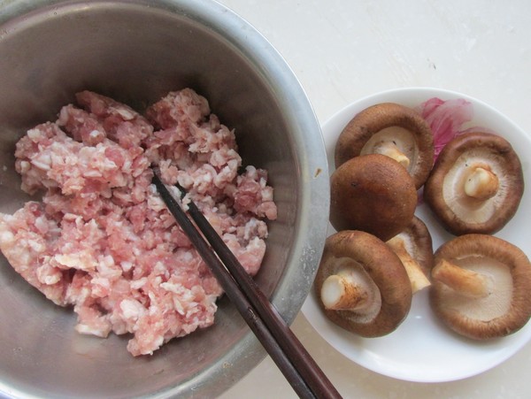 香菇餛飩的做法-酸辣味煮菜譜-易網<a href=http://www.aoa7937.com/ target=_blank class=infotextkey>健康養生</a>網 香菇餛飩的做法-酸辣味煮菜譜