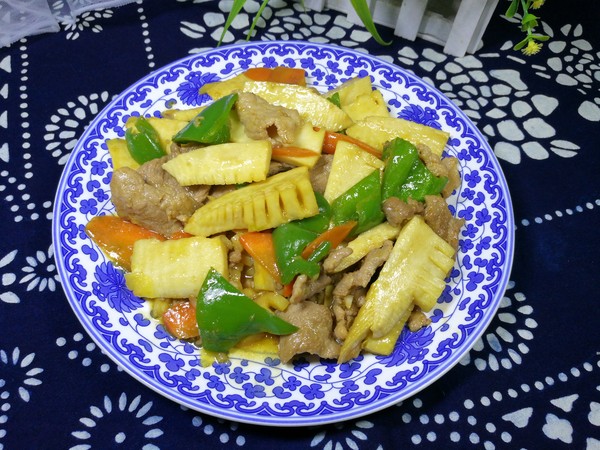 冬筍炒肉的做法-家常味炒菜譜-易網(wǎng)健康養(yǎng)生網(wǎng) 冬筍炒肉的做法-家常味炒菜譜