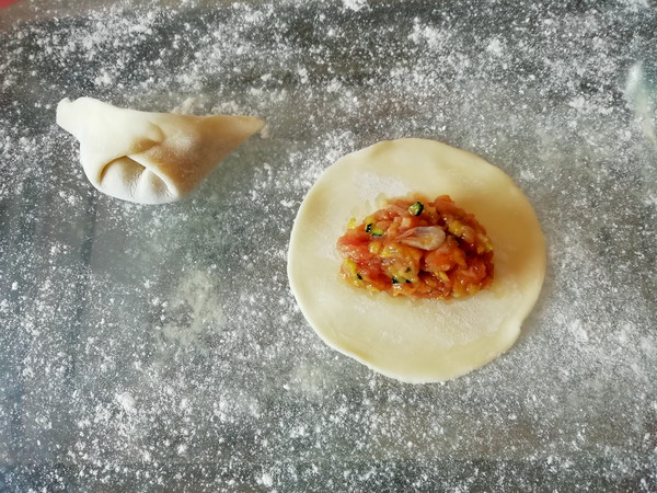 金針南瓜豬肉餡餃子的做法-家常味煮菜譜-易網(wǎng)健康養(yǎng)生網(wǎng) 金針南瓜豬肉餡餃子的做法-家常味煮菜譜