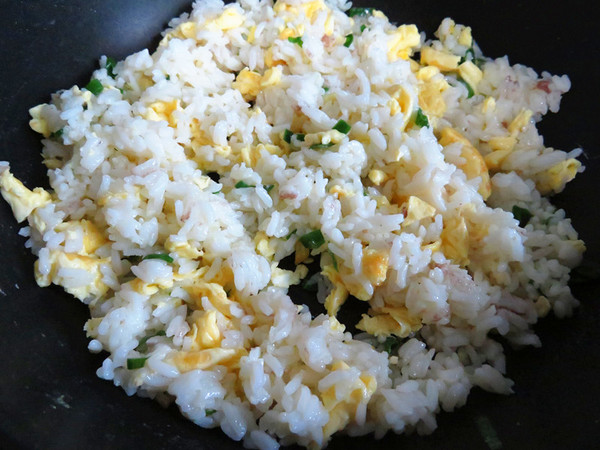 蛋炒飯的做法-家常味炒菜譜