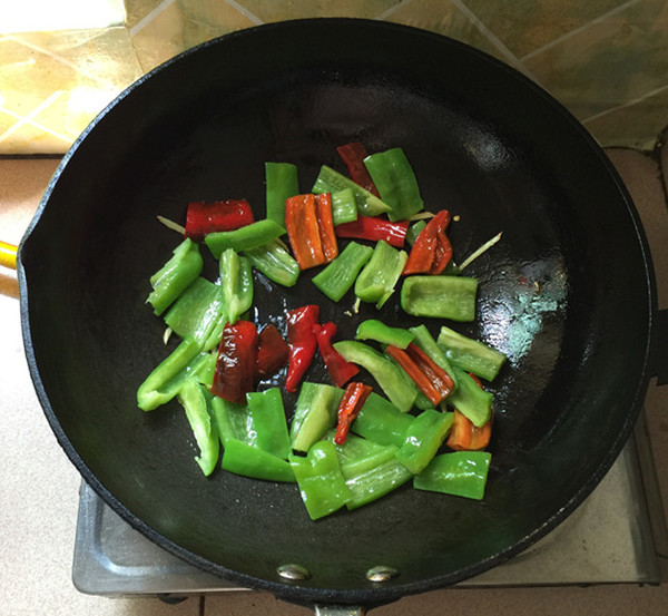 紫蘇煎雞蛋的做法-家常味煎菜譜-易網健康養生網 紫蘇煎雞蛋的做法-家常味煎菜譜