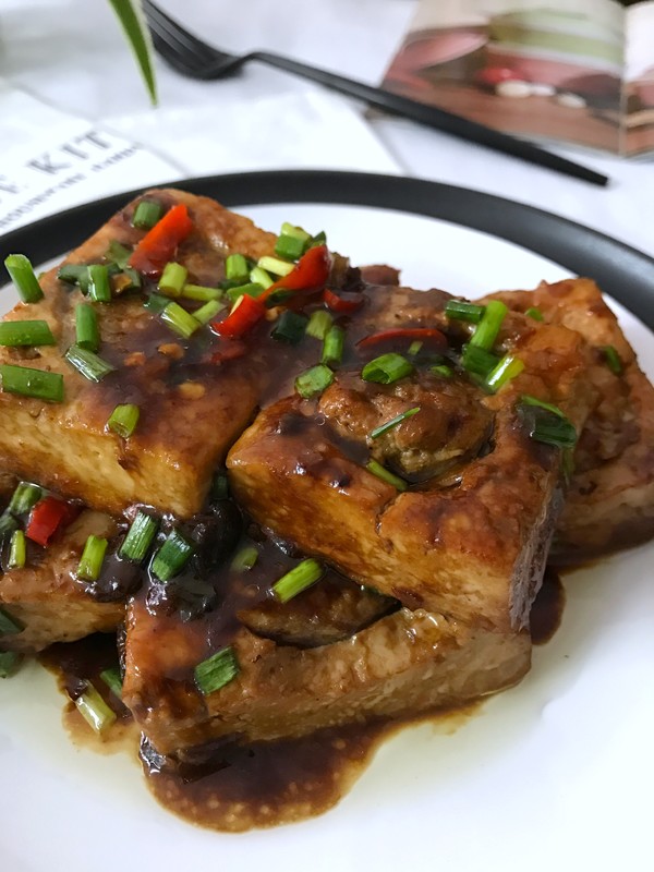 豆腐釀肉煲的做法-咸鮮味燉菜譜-易網健康養生網 豆腐釀肉煲的做法-咸鮮味燉菜譜