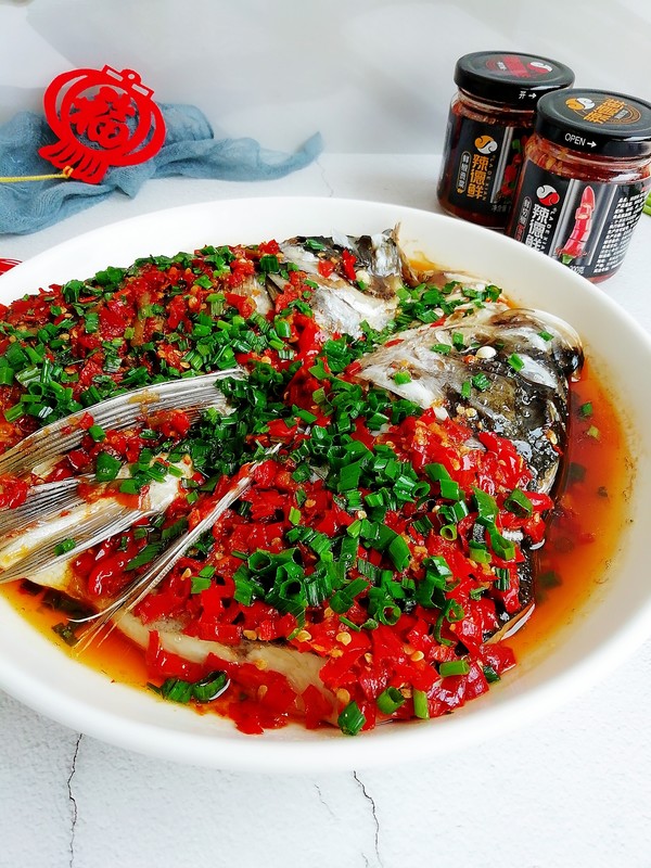 鴻運當頭 剁椒魚頭的做法-香辣味蒸菜譜-易網健康養生網 鴻運當頭 剁椒魚頭的做法-香辣味蒸菜譜