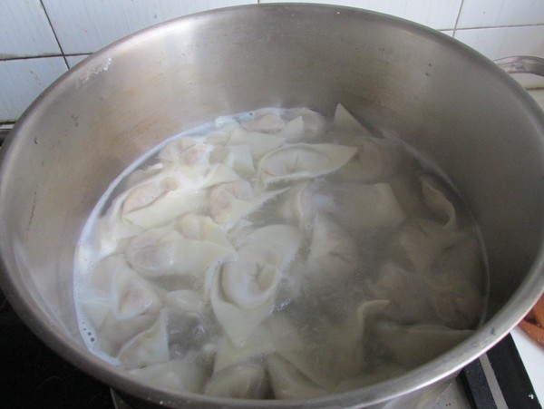 香菇餛飩的做法-酸辣味煮菜譜-易網健康養生網 香菇餛飩的做法-酸辣味煮菜譜