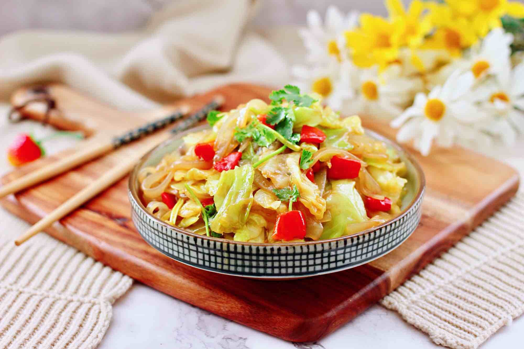 蒜香手撕包菜粉條的做法-家常味炒菜譜-易網健康養生網 蒜香手撕包菜粉條的做法-家常味炒菜譜
