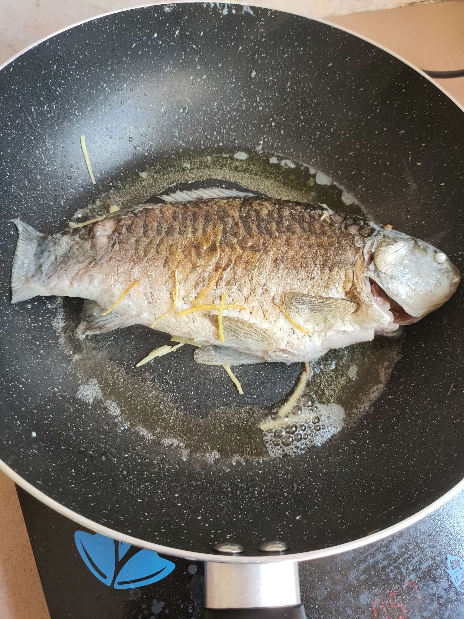 紅燒鯽魚的做法-家常味煎菜譜