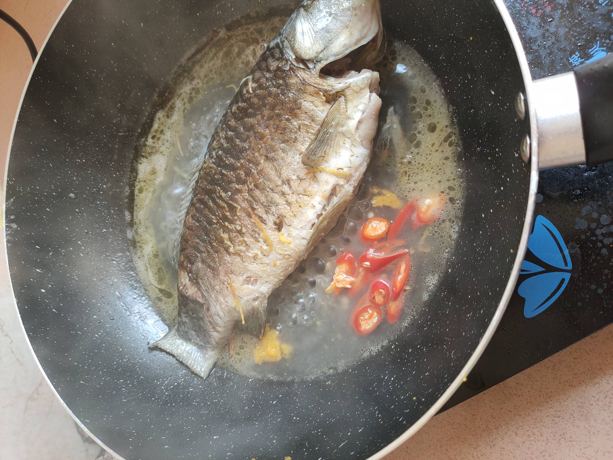 紅燒鯽魚的做法-家常味煎菜譜