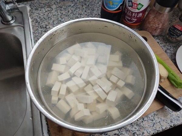 鯽魚豆腐湯的做法-咸鮮味煮菜譜