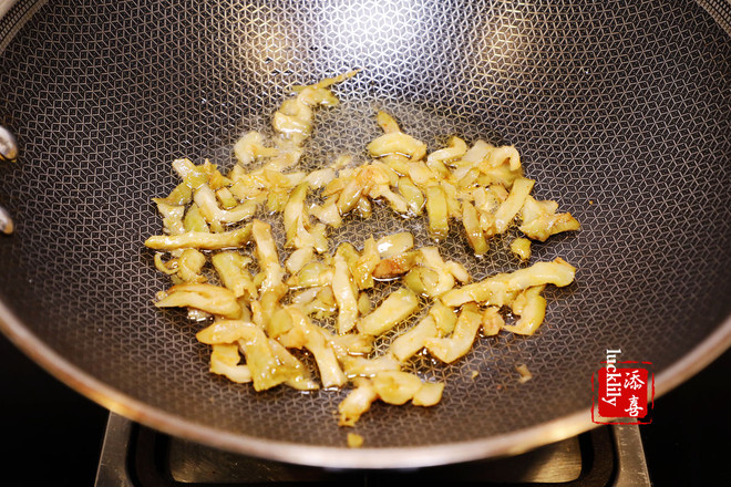 【添喜的廚房】 榨菜炒豆芽的做法-家常味炒菜譜-易網<a href=http://www.aoa7937.com/ target=_blank class=infotextkey>健康養生</a>網 【添喜的廚房】 榨菜炒豆芽的做法-家常味炒菜譜