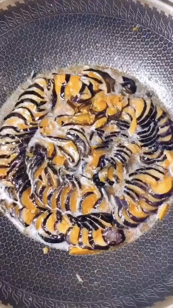 家常燒茄子的做法-家常味炒菜譜