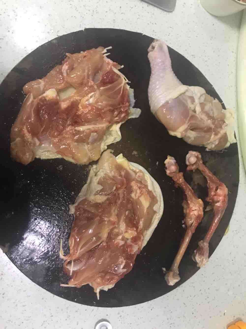 松花雞腿卷的做法-咸鮮味蒸菜譜-易網<a href=http://www.aoa7937.com/ target=_blank class=infotextkey>健康養生</a>網 松花雞腿卷的做法-咸鮮味蒸菜譜