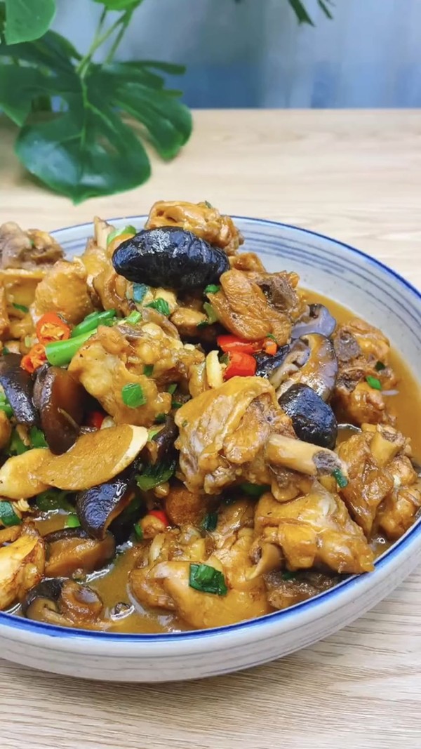 家常燜雞肉的做法-咸鮮味燜菜譜-易網(wǎng)健康養(yǎng)生網(wǎng) 家常燜雞肉的做法-咸鮮味燜菜譜