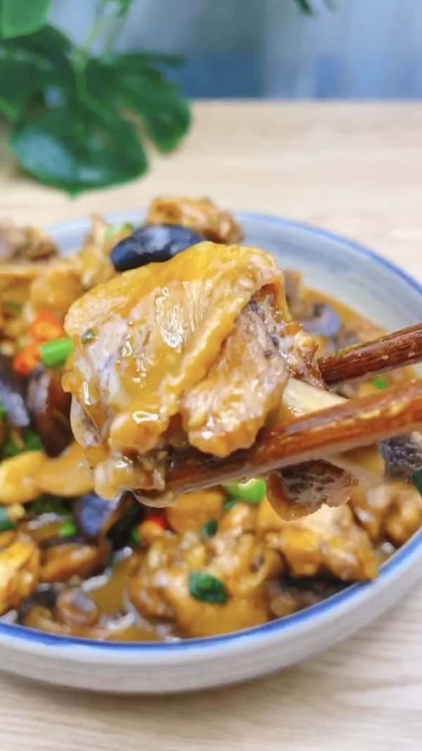 家常燜雞肉的做法-咸鮮味燜菜譜-易網(wǎng)健康養(yǎng)生網(wǎng) 家常燜雞肉的做法-咸鮮味燜菜譜