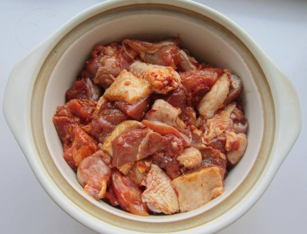 香辣雞煲的做法-家常味燉菜譜-易網健康養生網 香辣雞煲的做法-家常味燉菜譜