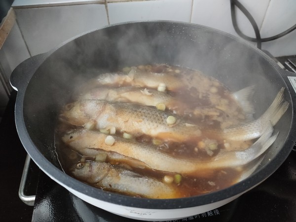 醬燜梭魚的做法-咸鮮味燉菜譜