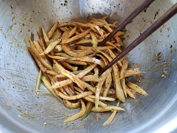 拌蘿卜干的做法-香辣味拌菜譜-易網(wǎng)健康養(yǎng)生網(wǎng) 拌蘿卜干的做法-香辣味拌菜譜