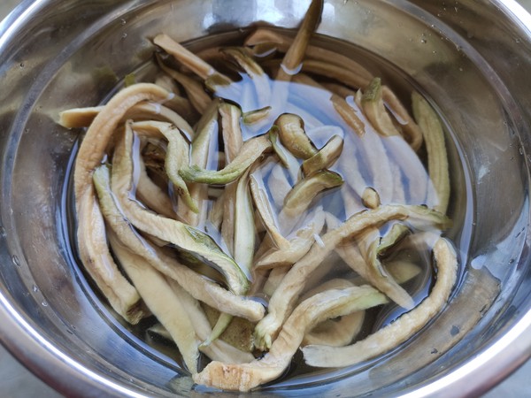 拌蘿卜干的做法-香辣味拌菜譜-易網(wǎng)健康養(yǎng)生網(wǎng) 拌蘿卜干的做法-香辣味拌菜譜