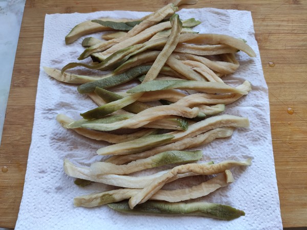 拌蘿卜干的做法-香辣味拌菜譜-易網(wǎng)健康養(yǎng)生網(wǎng) 拌蘿卜干的做法-香辣味拌菜譜