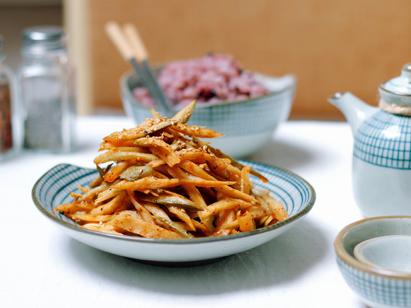 拌蘿卜干的做法-香辣味拌菜譜-易網(wǎng)健康養(yǎng)生網(wǎng) 拌蘿卜干的做法-香辣味拌菜譜