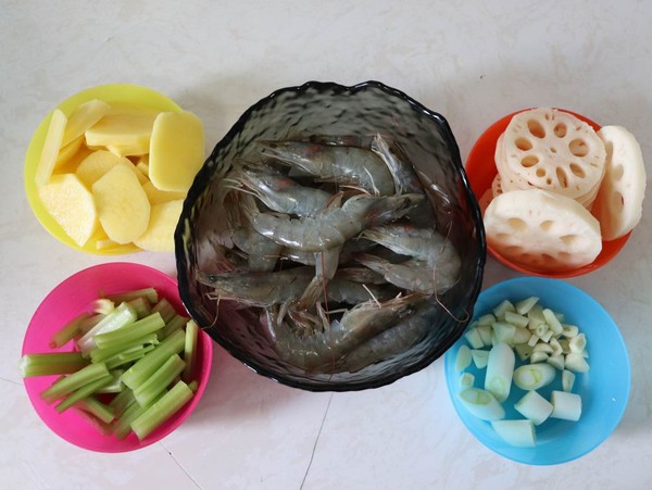 干鍋香辣蝦的做法-香辣味炒菜譜-易網(wǎng)<a href=http://www.aoa7937.com/ target=_blank class=infotextkey>健康養(yǎng)生</a>網(wǎng) 干鍋香辣蝦的做法-香辣味炒菜譜