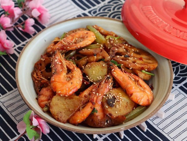 干鍋香辣蝦的做法-香辣味炒菜譜-易網(wǎng)健康養(yǎng)生網(wǎng) 干鍋香辣蝦的做法-香辣味炒菜譜