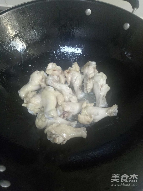 雞翅根炒土豆片的做法-家常味爆菜譜