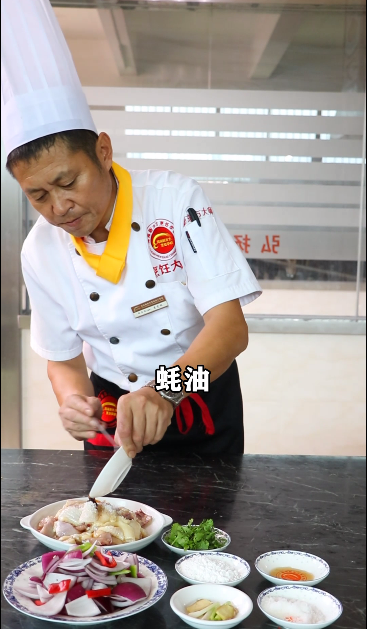 海南滑雞煲的做法-咸鮮味煲菜譜