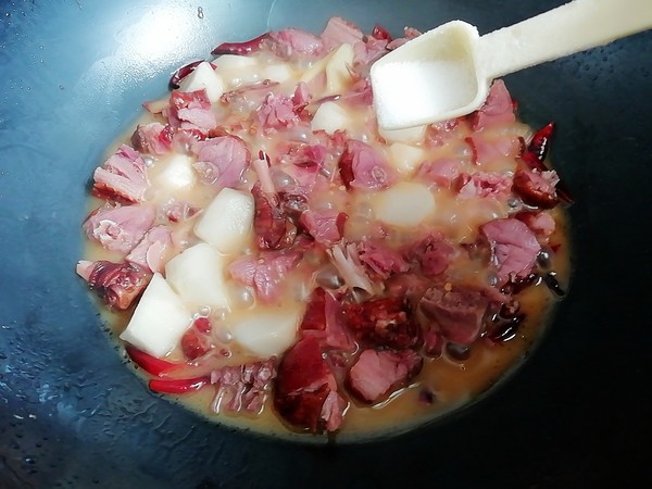 臘鴨燜芋頭的做法-香辣味燜菜譜-易網健康養生網 臘鴨燜芋頭的做法-香辣味燜菜譜