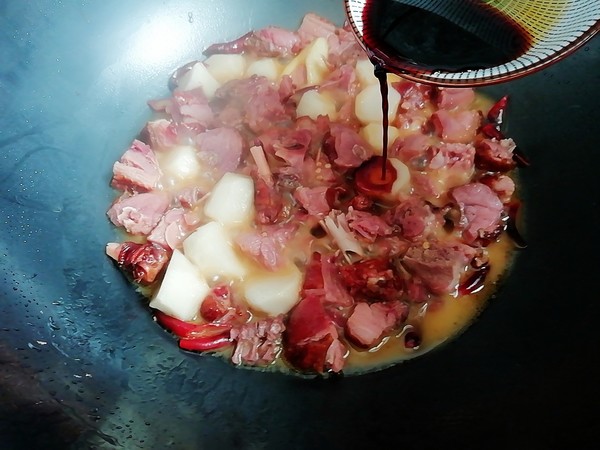 臘鴨燜芋頭的做法-香辣味燜菜譜-易網健康養生網 臘鴨燜芋頭的做法-香辣味燜菜譜