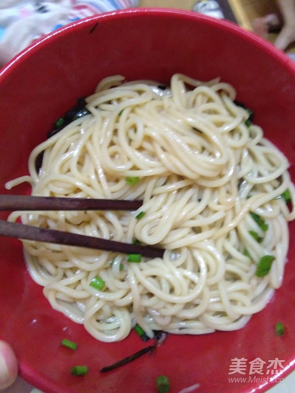 萌寶牌蔥油拌面的做法-醬香味拌菜譜-易網(wǎng)健康養(yǎng)生網(wǎng) 萌寶牌蔥油拌面的做法-醬香味拌菜譜