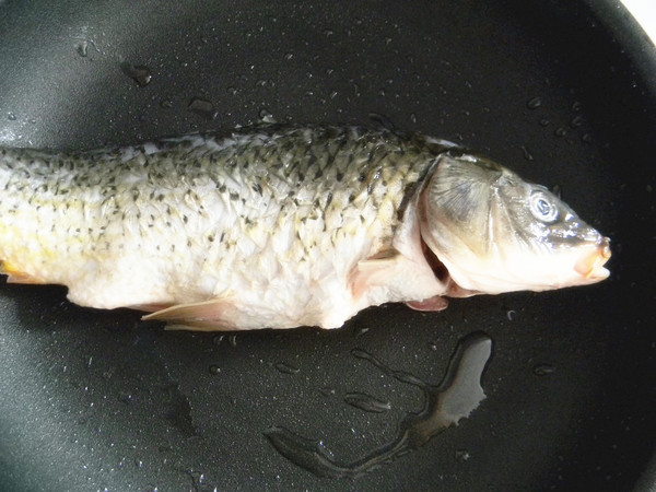 醬香燜魚的做法-醬香味燜菜譜-易網<a href=http://www.aoa7937.com/ target=_blank class=infotextkey>健康養生</a>網 醬香燜魚的做法-醬香味燜菜譜