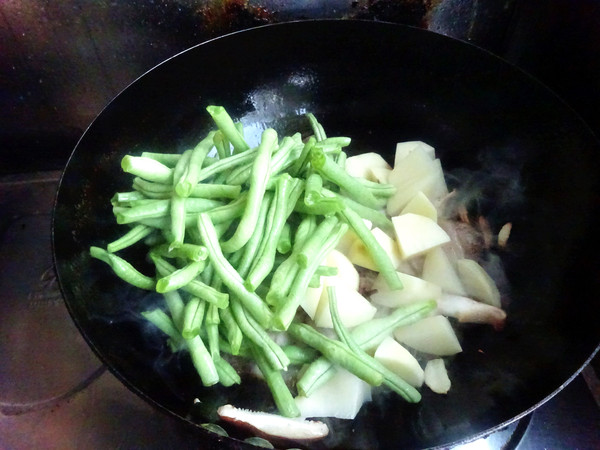 家常燉菜的做法-咸鮮味燉菜譜