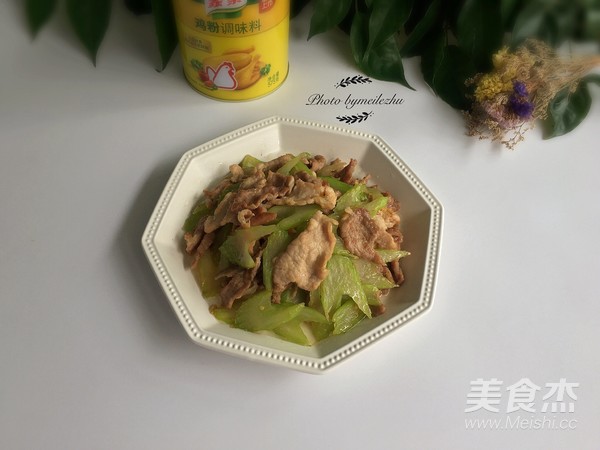 西芹炒肉片的做法-家常味炒菜譜-易網健康養生網 西芹炒肉片的做法-家常味炒菜譜