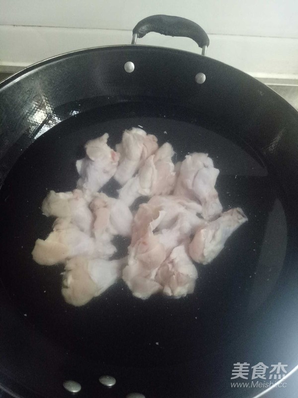 雞翅根炒土豆片的做法-家常味爆菜譜