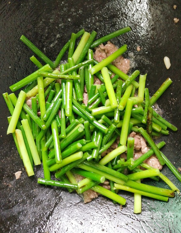 香辣蒜苔炒牛肉的做法-香辣味炒菜譜