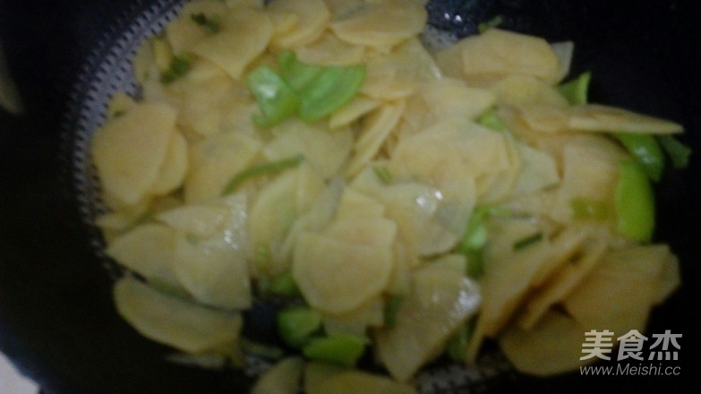 炒土豆片的做法-家常味炒菜譜
