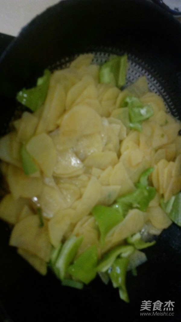 炒土豆片的做法-家常味炒菜譜