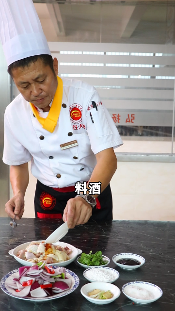 海南滑雞煲的做法-咸鮮味煲菜譜